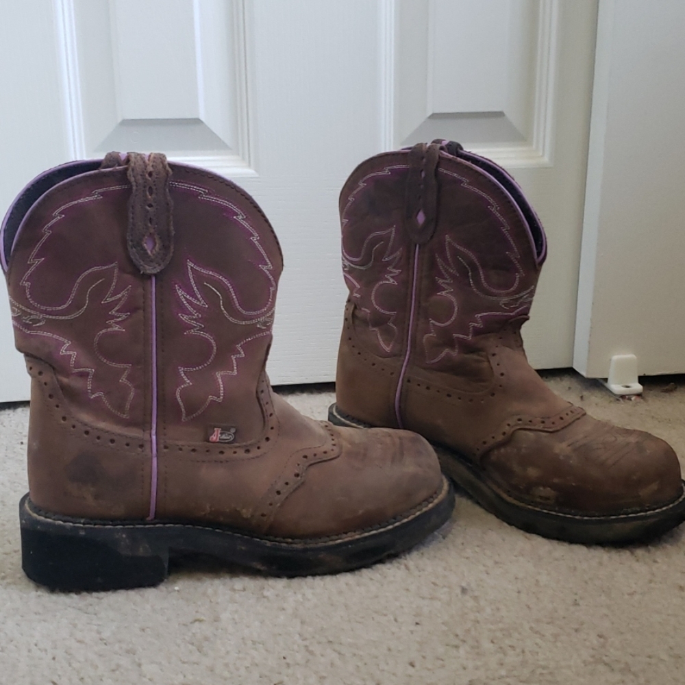 Steel toe boots / cowgirl boots